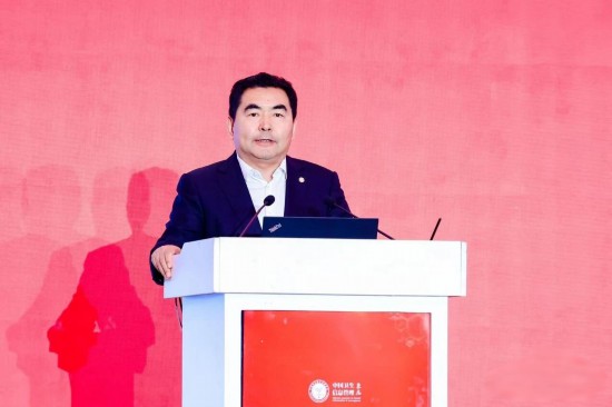 杨建立作专题报告。
